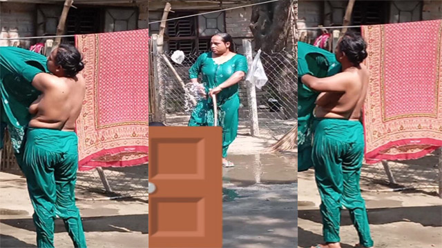 Married Meture Bhabi Bathing Outdoor